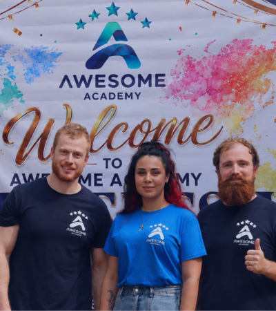 تعلّم الإنجليزية في Awesome Academy مع مُدرِّسين مختصين من الولايات المتحدة والمملكة المتحدة، لتجربة تعليمية مثالية.